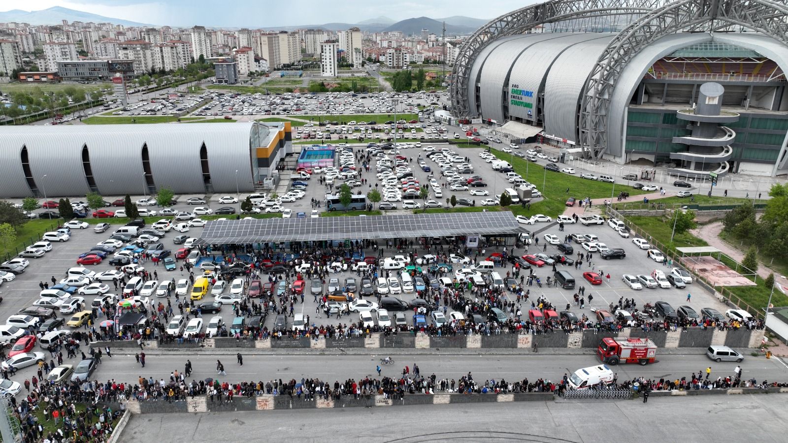 Togg ile slalom gösterisi ve drift show