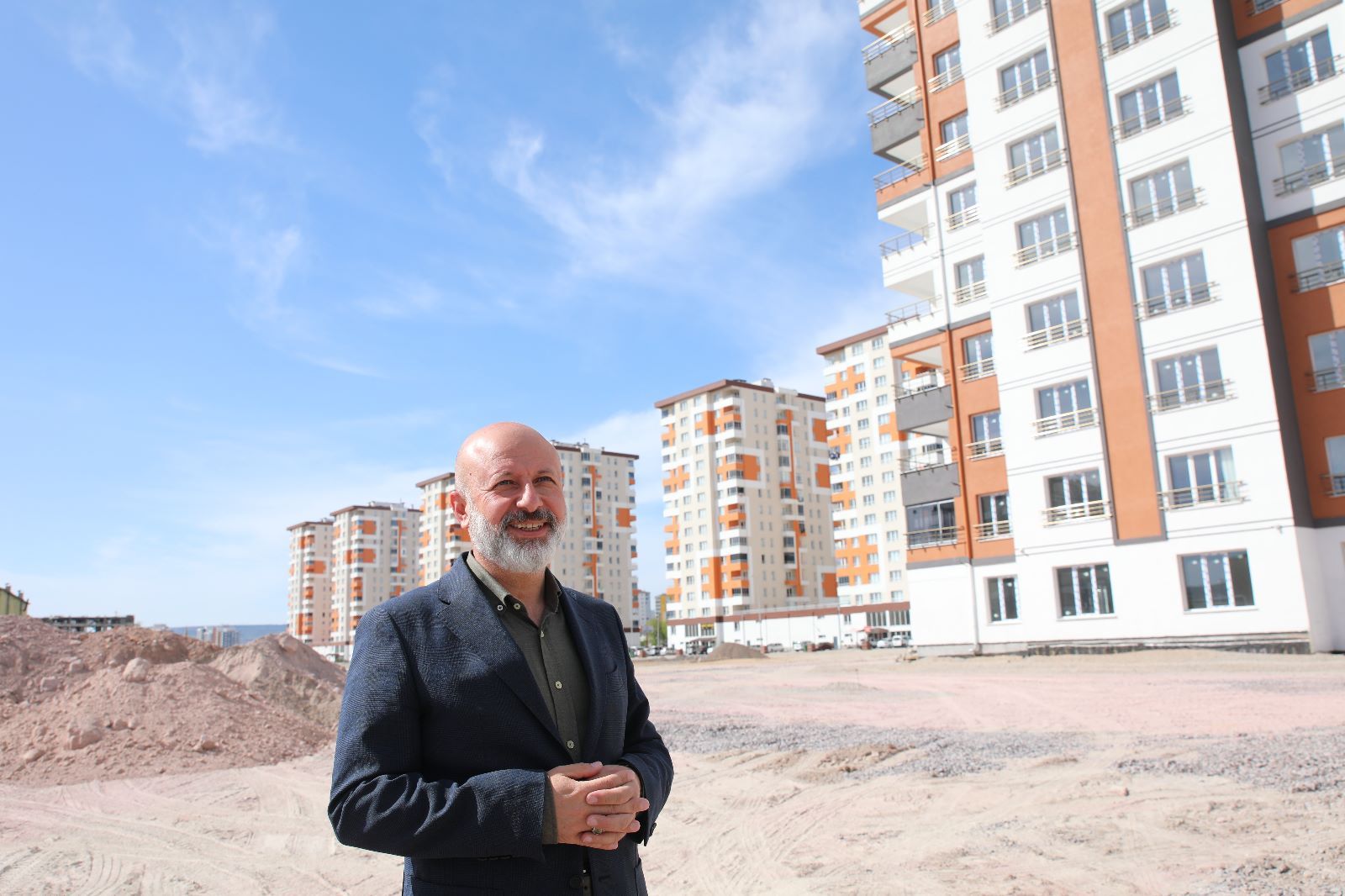 ÇOLAKBAYRAKDAR: “KENTSEL DÖNÜŞÜMLE BİRLİKTE SOSYAL ODAKLI PROJELER ÜRETİYORUZ”