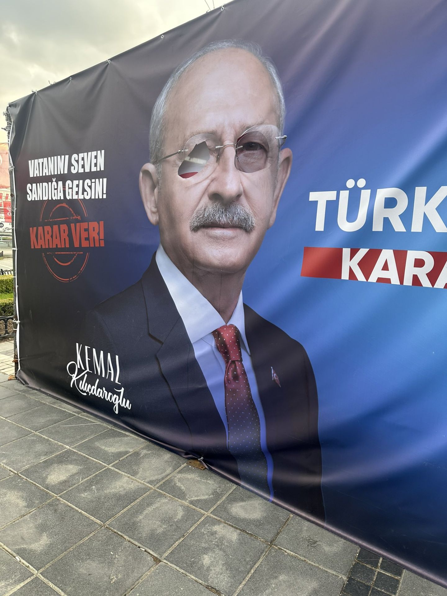 CHP, SEÇİM STANDINA SALDIRI YAPILDIĞI GEREKÇESİYLE SUÇ DUYURUSUNDA BULUNDU