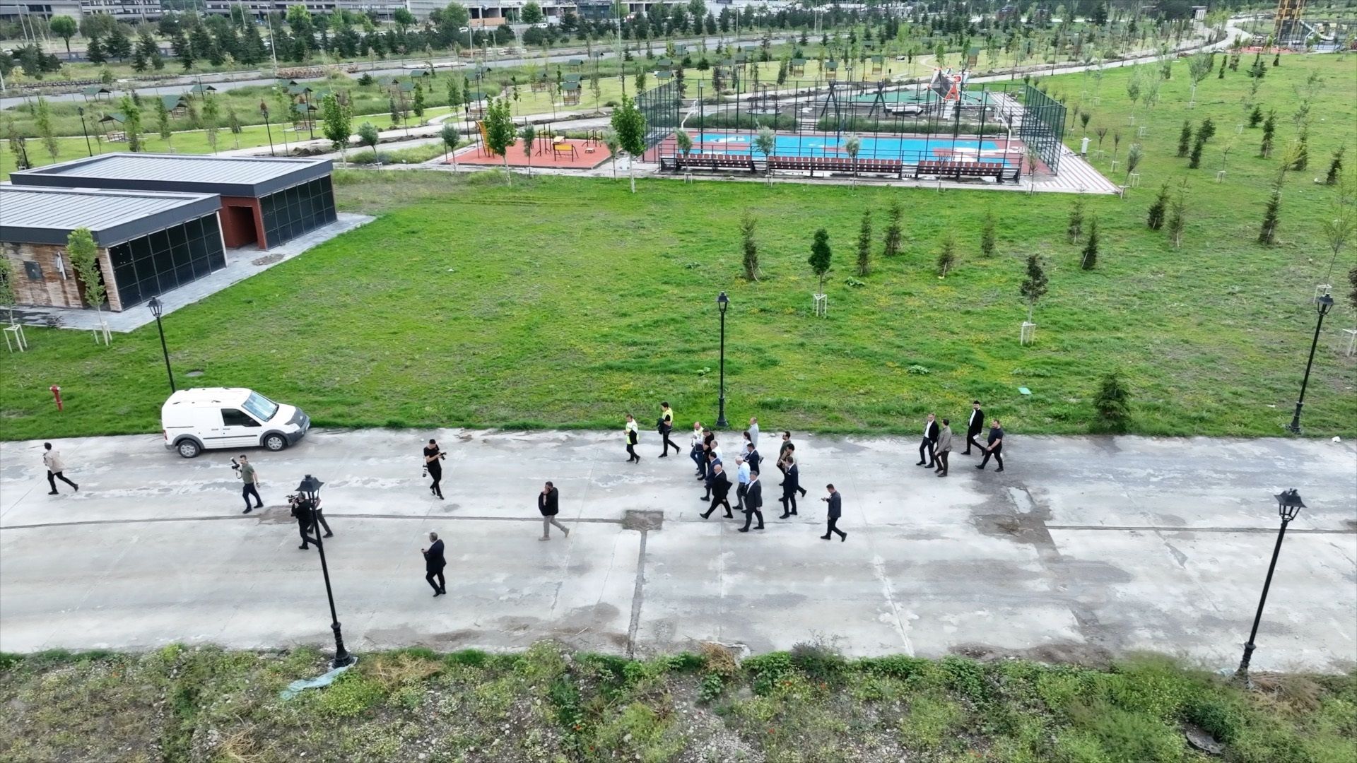 VALİ ÇİÇEK VE BAŞKAN BÜYÜKKILIÇ, MİLLET BAHÇESİ’Nİ İNCELEDİ