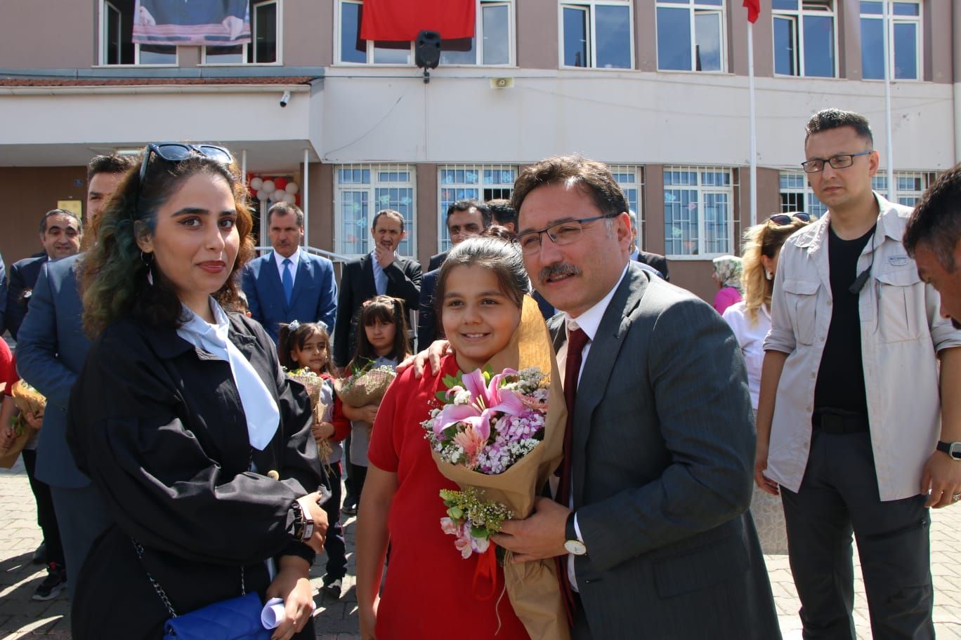 KAYSERİ PROTOKOLÜ MİNİK ÖĞRENCİLERİN KARNELERİNİ VERDİ