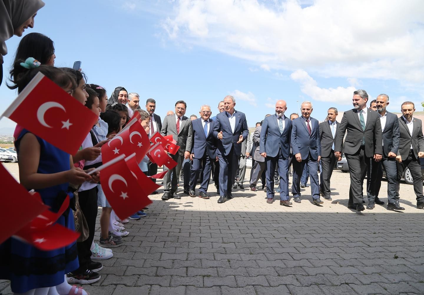 KAYSERİ PROTOKOLÜ MİNİK ÖĞRENCİLERİN KARNELERİNİ VERDİ