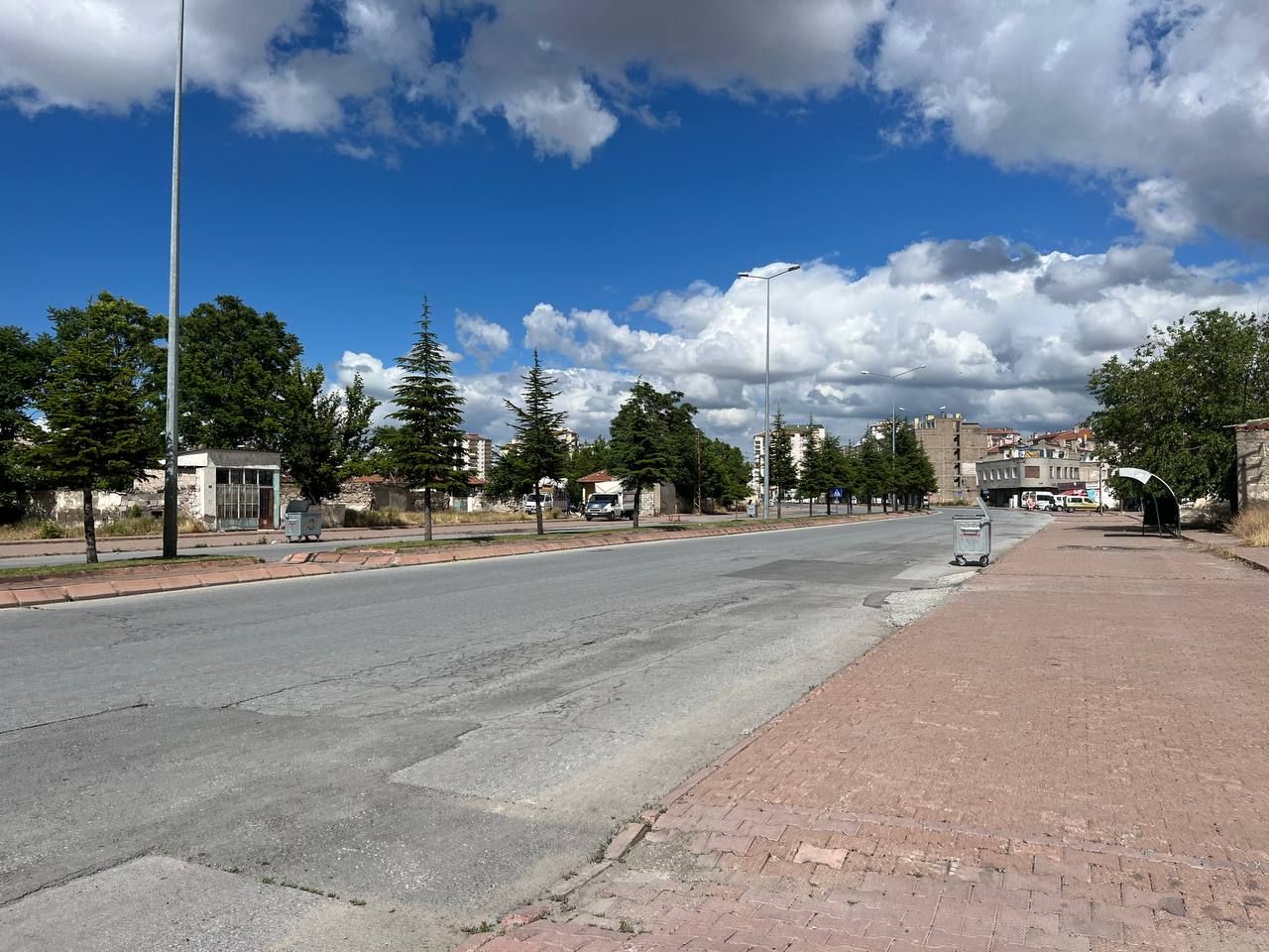 MAHALLE SAKİNLERİ YUNUSEMRE’YE PARK İSTİYOR