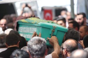 AK PARTİ İL BAŞKAN YARDIMCISI ARIKAN, TOPRAĞA VERİLDİ