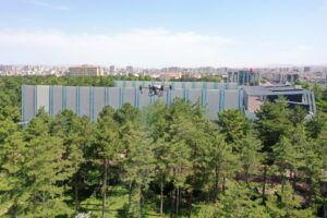 Açık alanlar drone ile ilaçlanıyor