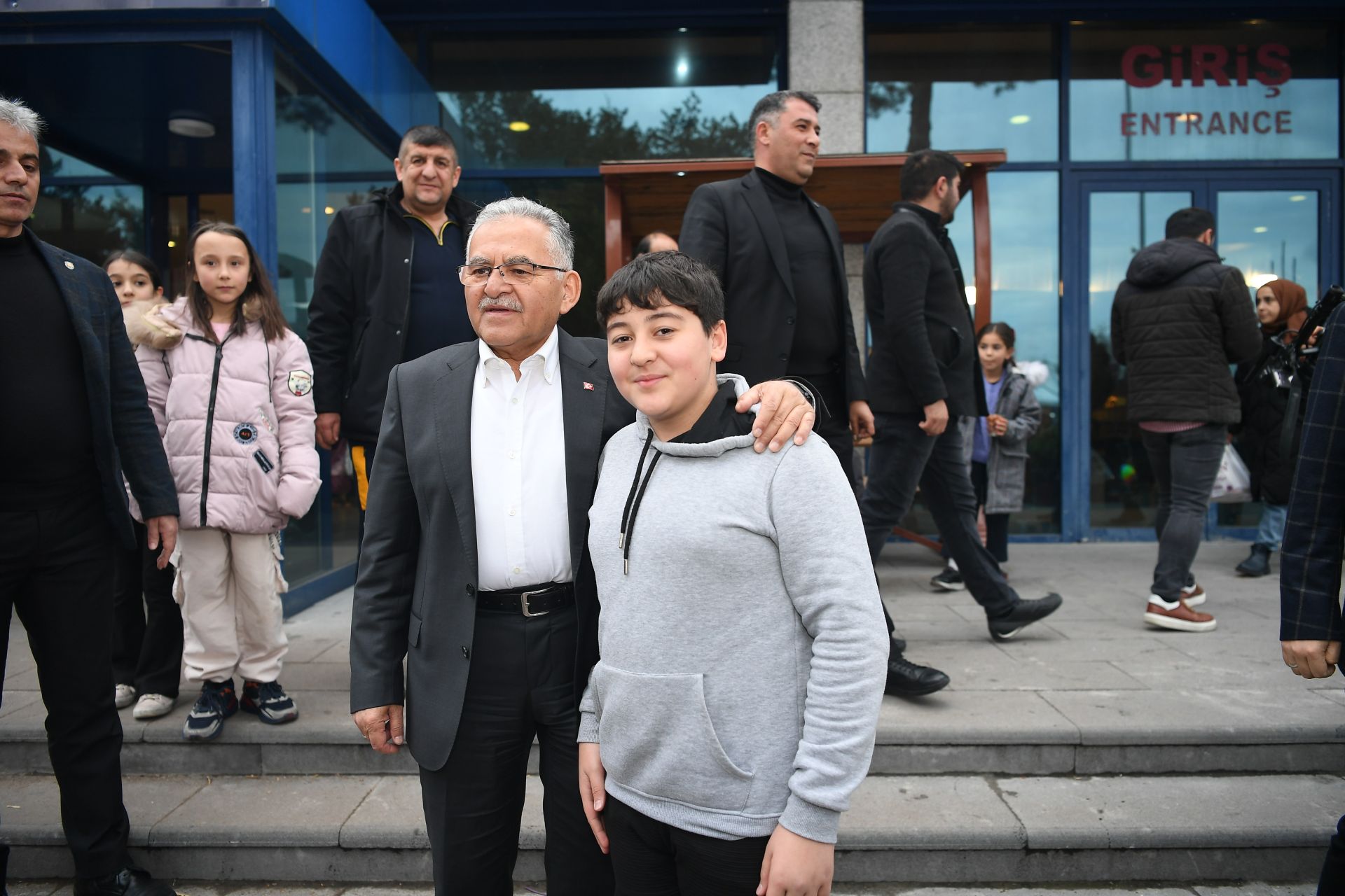 Başkan Büyükkılıç, Yöresel Ürünler Fuarı’nda esnaf ve vatandaşlarla buluştu