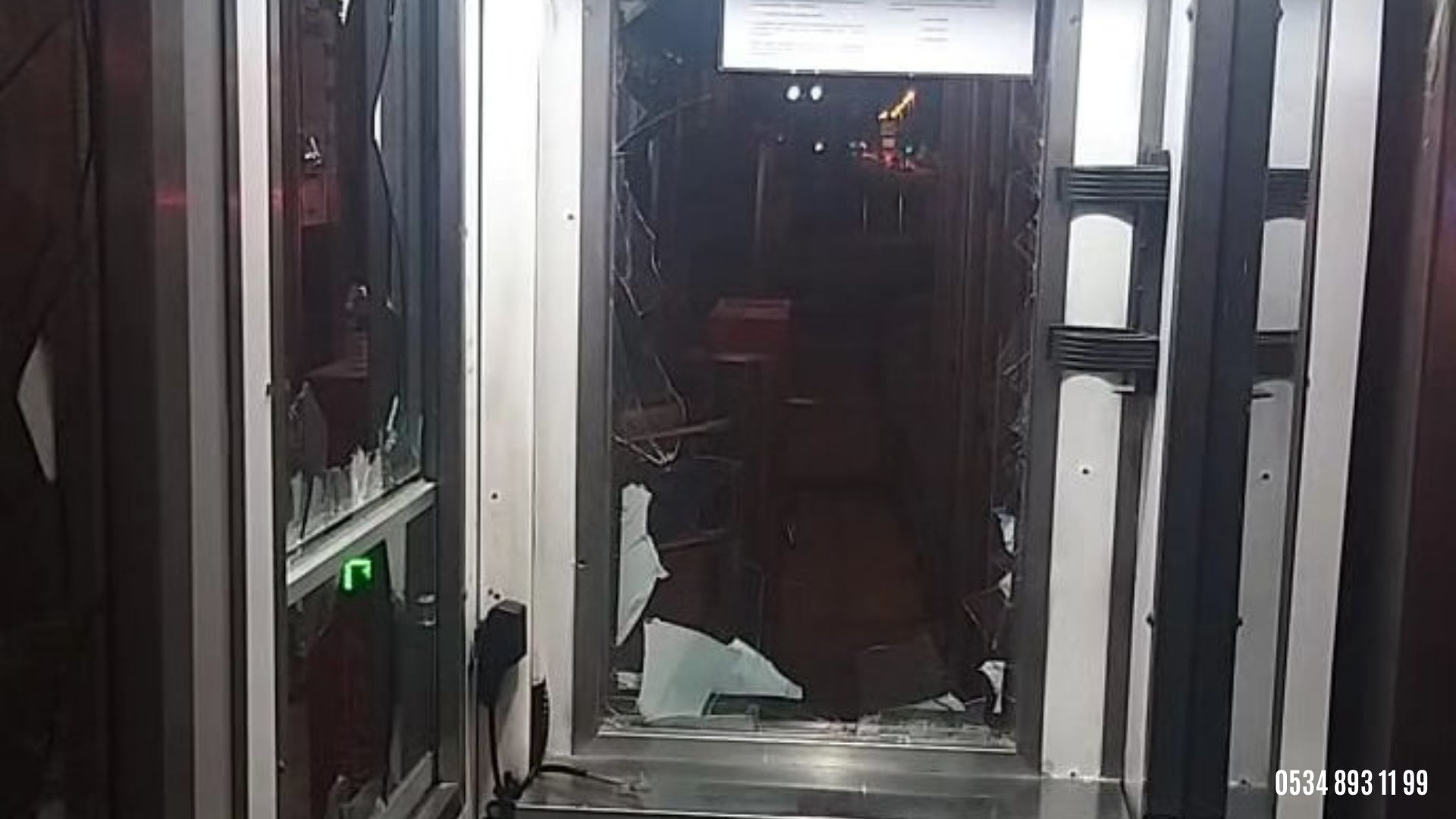 Tramvay durağı güvenlik kulübesinin camlarını kıran 3 kişi yakalandı