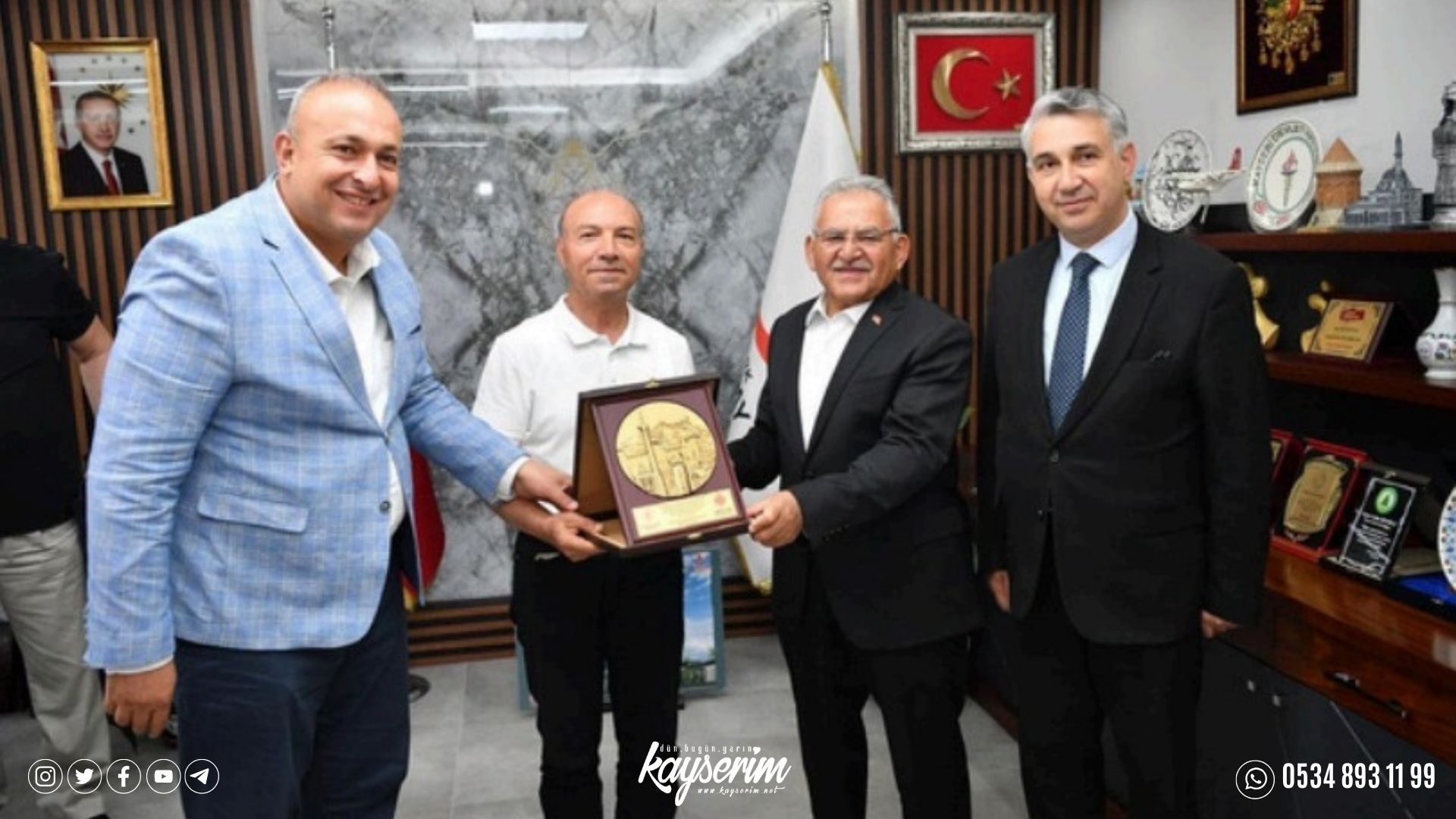 Vakıflar Bölge Müdürlüğü bayram için çocuklara hediye kartı verdi