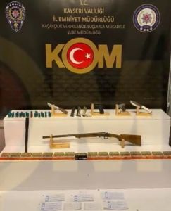 Kayseri’de 525 bin liralık bedelsiz senet operasyonu: 3 gözaltı
