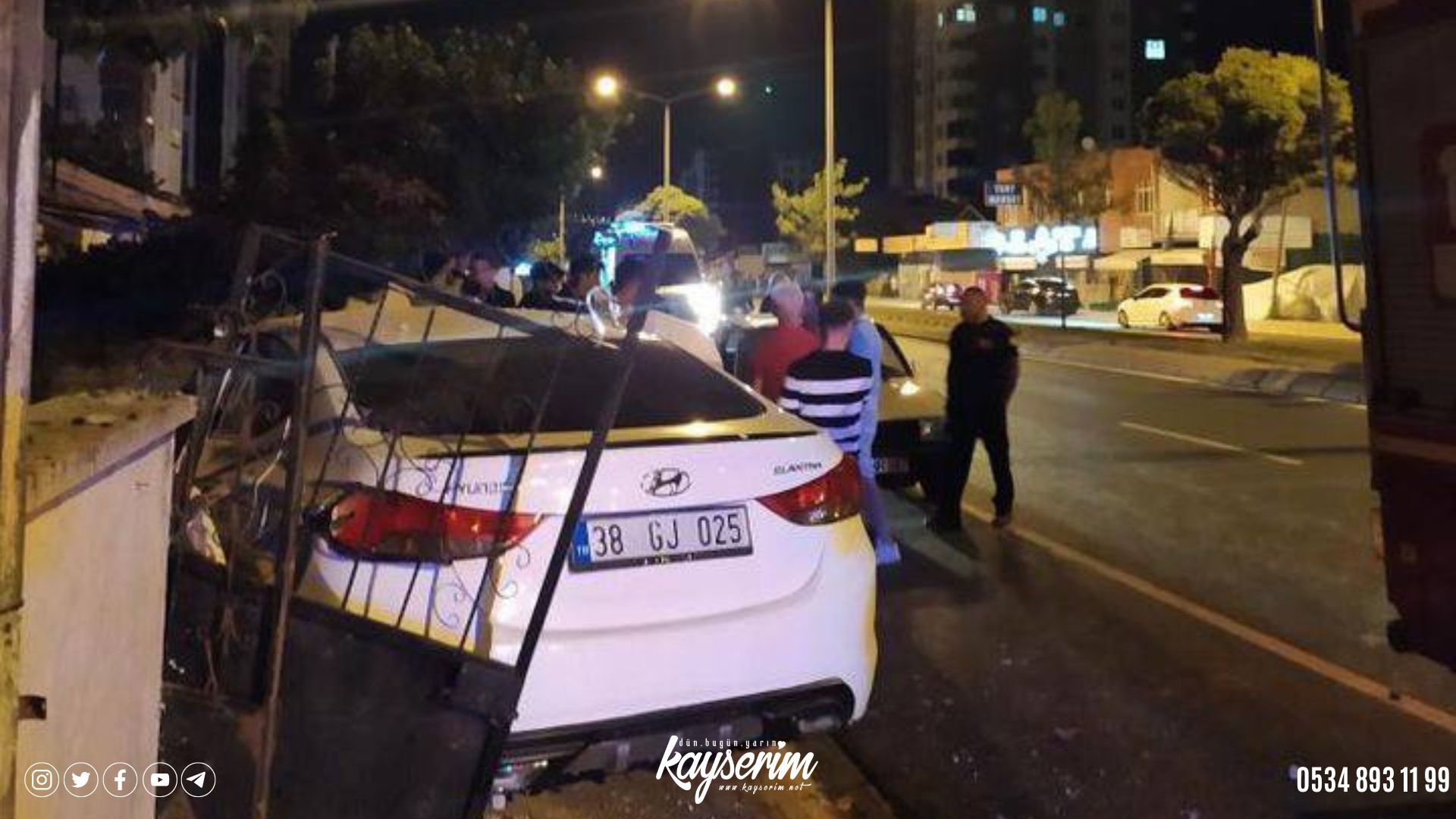 Kayseri’de kontrolden çıkan araç duvara çarptı