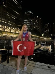 48 kilometrelik Manhattan Parkuru’nu yüzdü