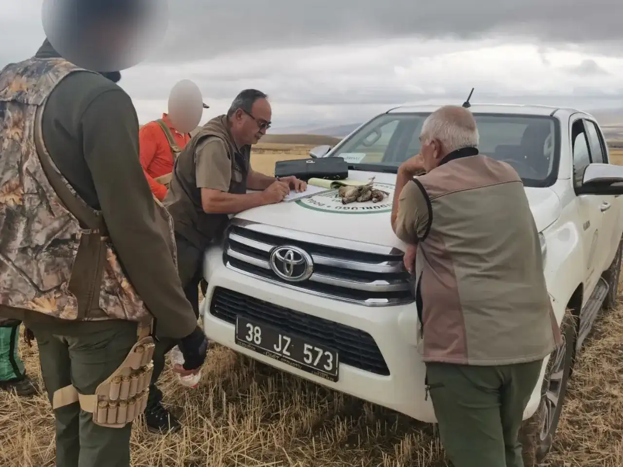 Yasa dışı av yapan avcılara ceza kesildi