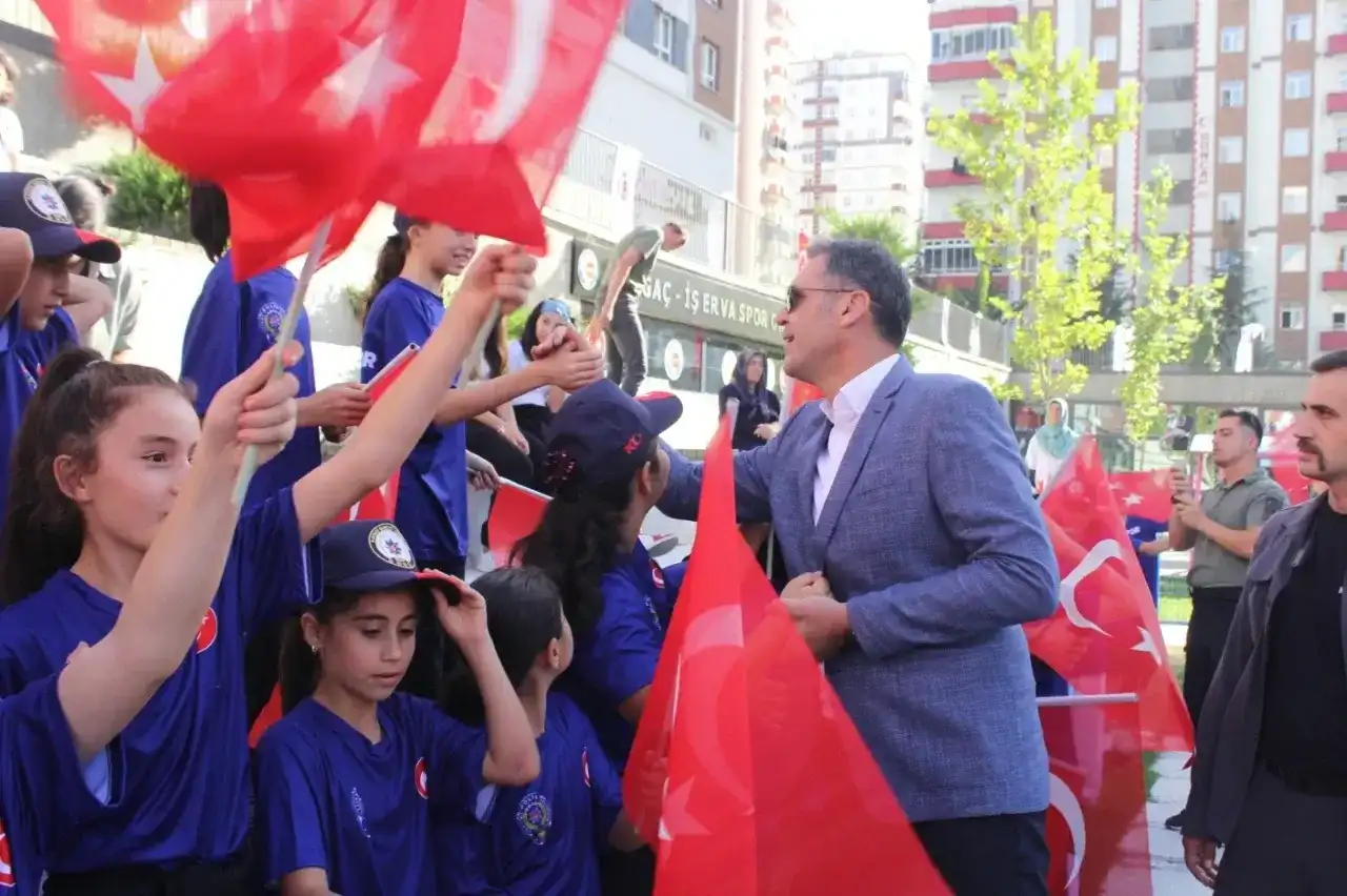 ERVA Spor Okulları Gençlik Şöleni düzenlendi