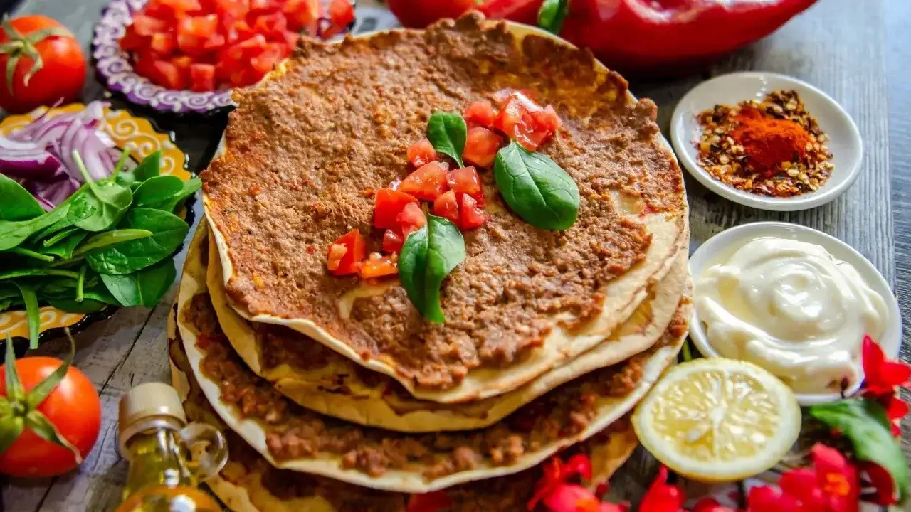 Evde lahmacun nasıl yapılır?