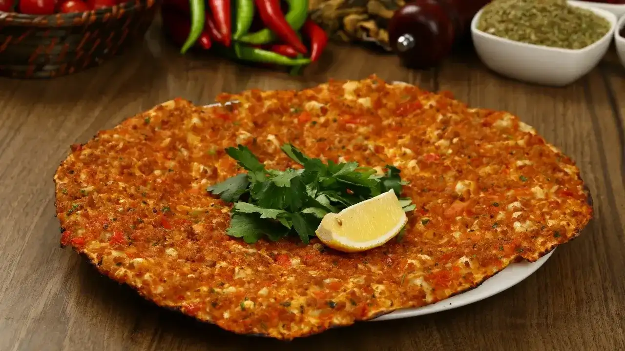 Evde lahmacun nasıl yapılır?