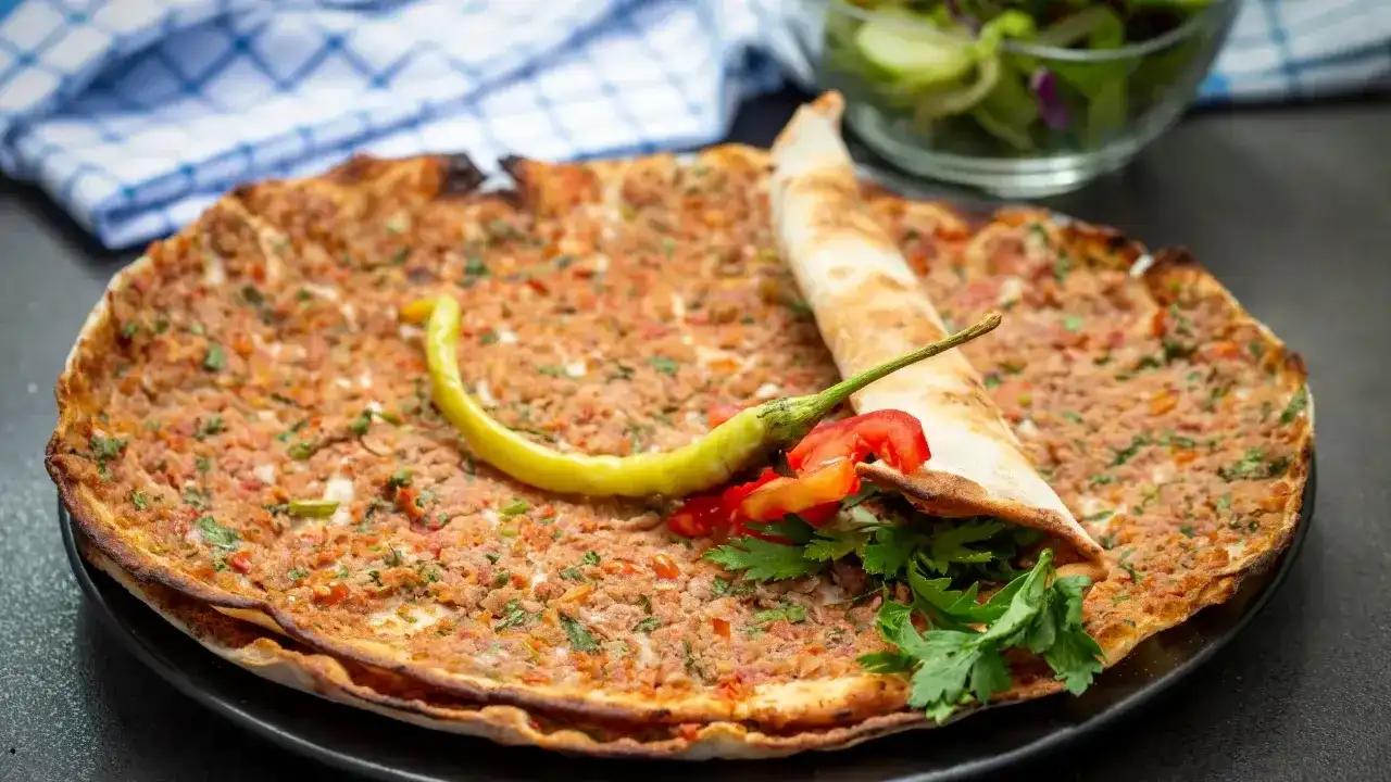 Evde lahmacun nasıl yapılır?