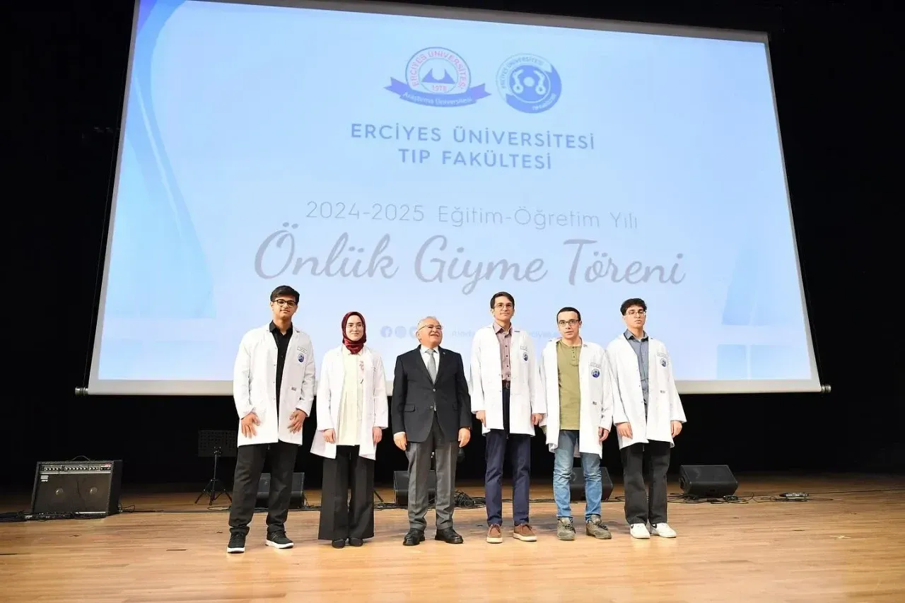 Büyükkılıç, ERÜ Tıp Fakültesi'nin yeni öğrencilerine beyaz önlük giydirdi