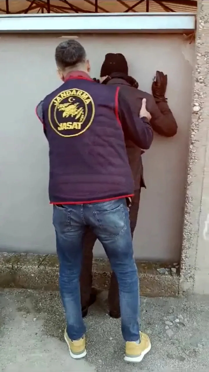 Cezaevinden izinli çıktı, hırsızlıktan yakalandı
