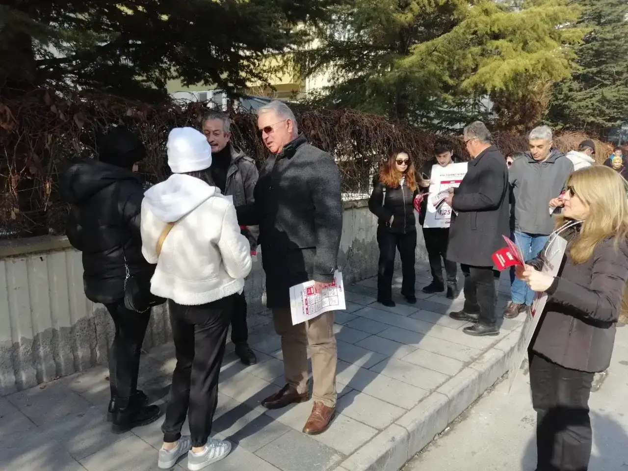 CHP'li Çalıksoy esnaf ve vatandaşla bir araya geldi