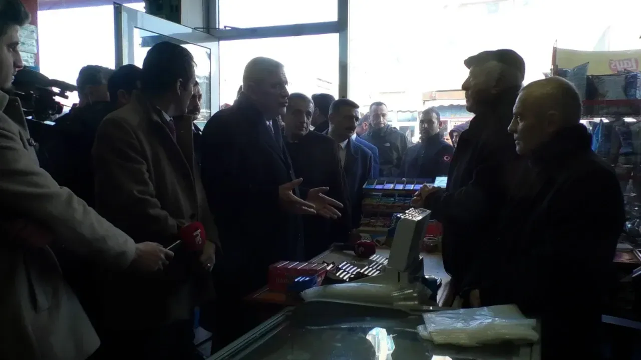 İYİ Parti Genel Başkanı Müsavat Dervişoğlu Tomarza esnafını dinledi