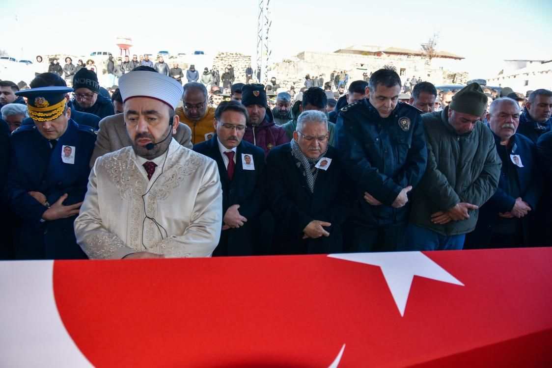 Şehit polis memuru Birol, toprağa verildi