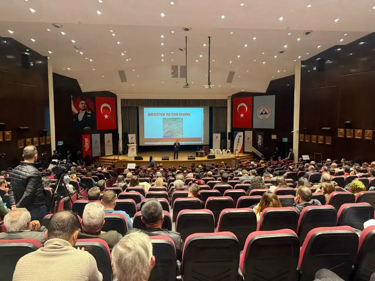 ‘Güvenli Bir Gelecek İçin Deprem Dirençli Kentler’ konferansı düzenlendi
