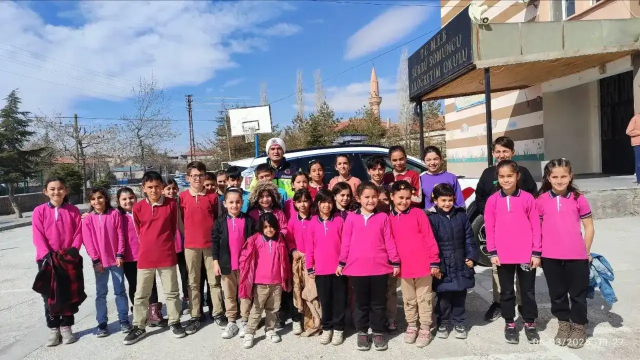 Jandarma ekiplerinden trafik güvenliği eğitimi