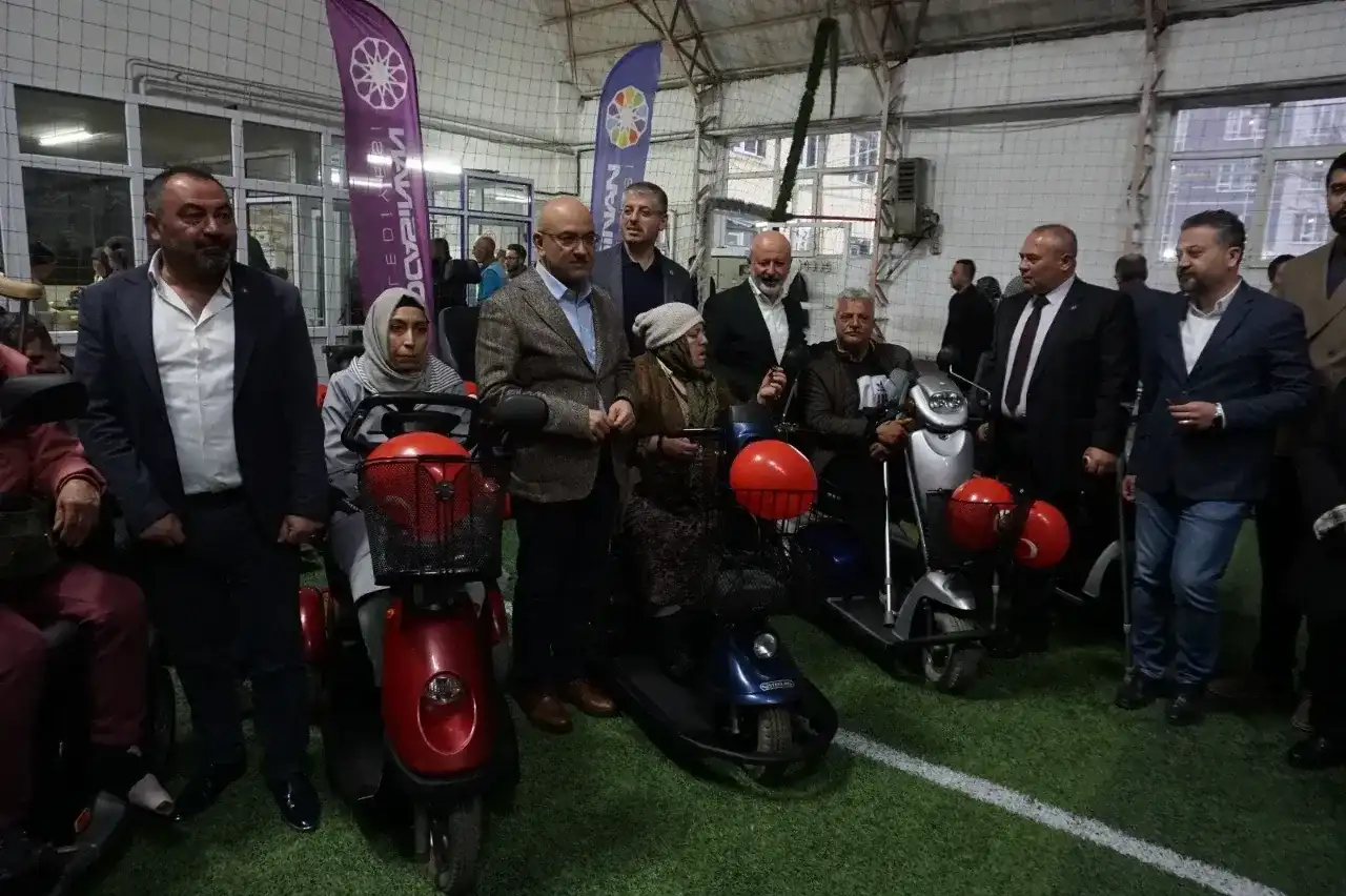 Kocasinan Belediyesi tarafından 40 engelli aracı teslim edildi