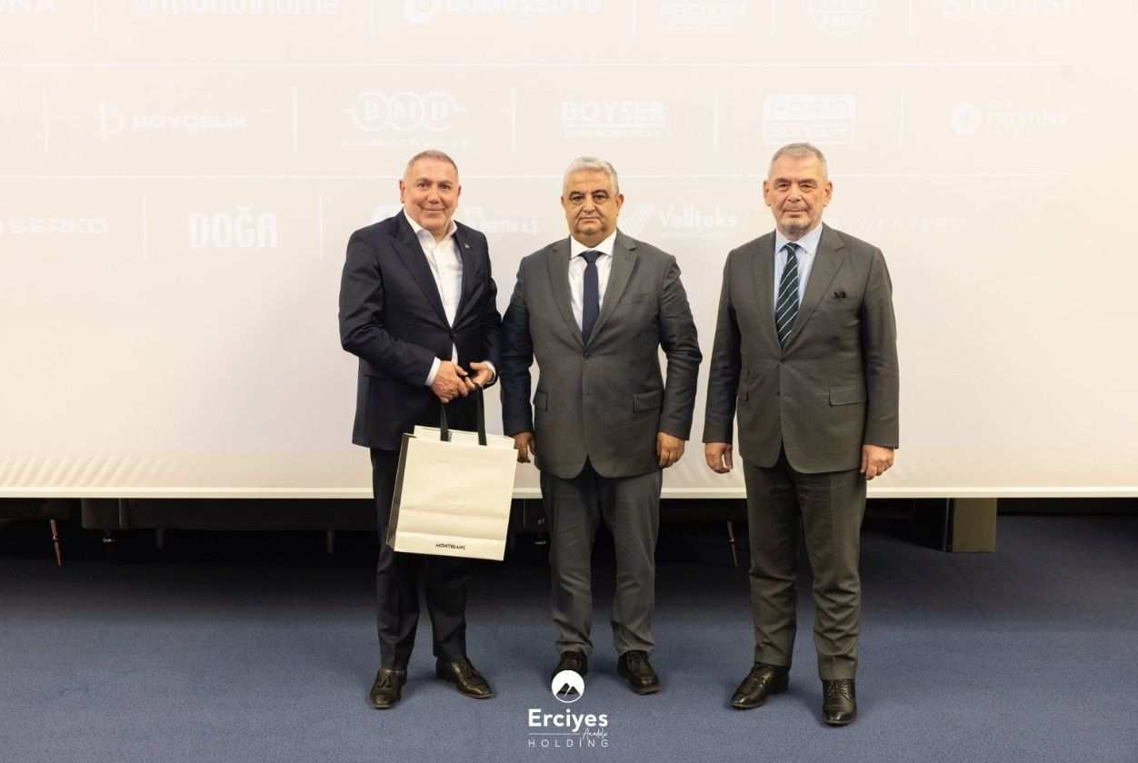 Ertekin görevi devretti