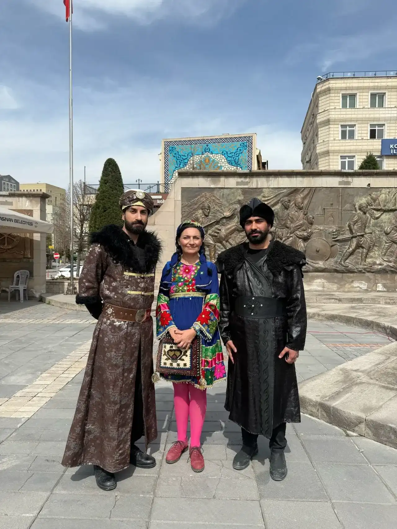 Gökçer: “Tiyatro, yüzyıllardır insanla birlikte hep aydınlığı aramıştır”