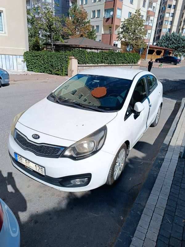 Çiğ köfte camı kırdı!