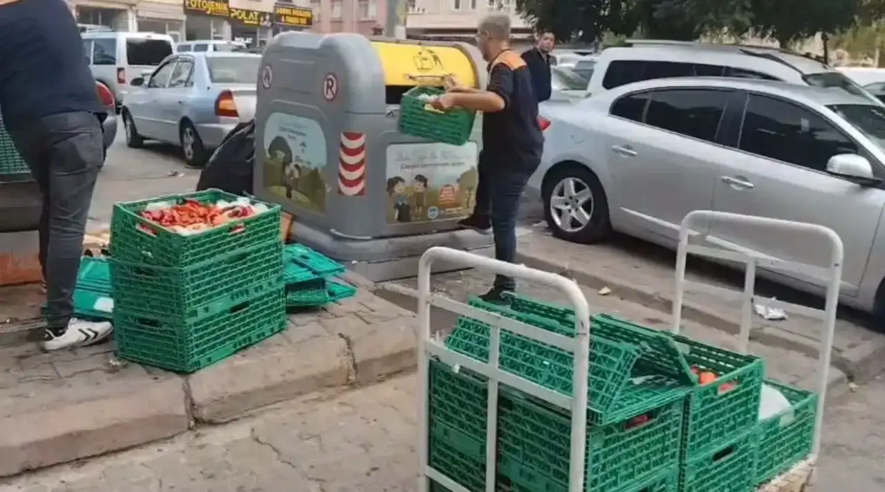 İYİ Partili Yücel, “Millet gıdayı bulamıyor, market çöpe döküyor”