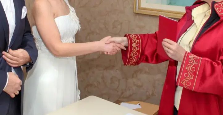 Nikâh Memuru Nasıl Olunur? Şartları, Görevleri ve 2026 Maaşları